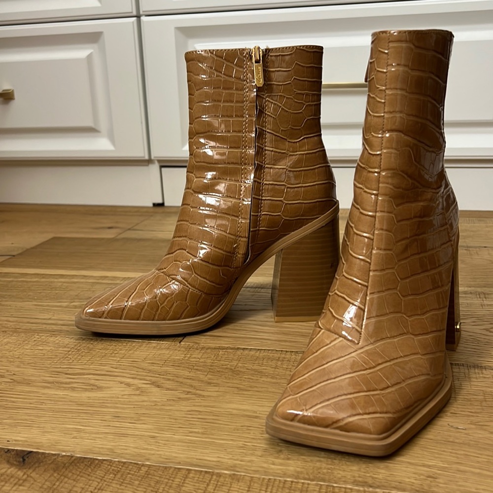 Circus by Sam Edelman square toe booties